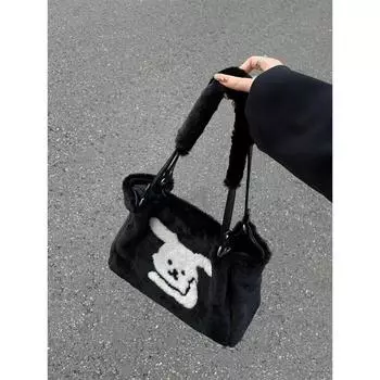 2024 весна новая симпатичная плюшевая сумка через плечо сумка нишевый дизайн чувство портативный пушистый кролик сумка тоут женская чёрный