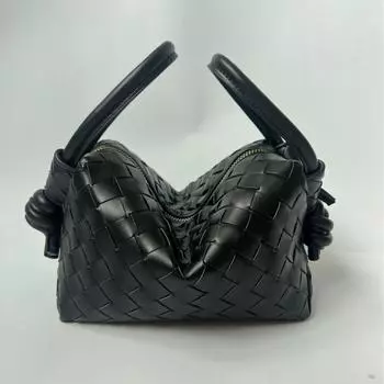 2024 Women s Hand-Woven Pillow Shoulder Bag: Retro European & American Camera Crossbody 23x11x16cm