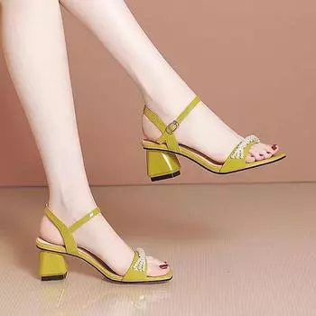 2024 Женские элегантные летние повседневные босоножки с открытым носком, модные толстые высокие каблуки, однорядные пряжки, бусины, легкие женские туфли 35