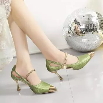 2024 женские летние новые модные дизайнерские сандалии с жемчужными пуговицами, кожаные сексуальные с острым носком, уличное повседневное праздничное платье, женские туфли на высоких каблуках 38 зелёный