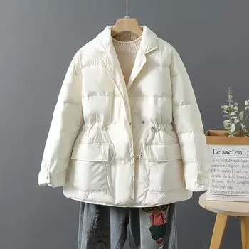 2024 зима новая корейская версия литературной и художественной широкой талии завязками белый утиный пух воротник куртка женская повседневная куртка прилив S чёрный