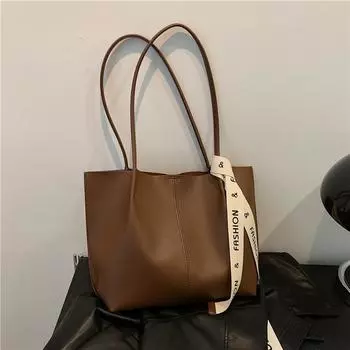 2024 зимняя новая сумка трендовая модная простая повседневная женская сумка через плечо ретро универсальная сумка большой вместимости чёрный