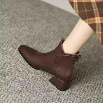 2024 зимняя новая женская обувь универсальные туфли с круглым носком на толстом каблуке маленькие кожаные туфли на среднем каблуке тонкие женские бархатные теплые хлопковые сапоги короткие сапоги 35