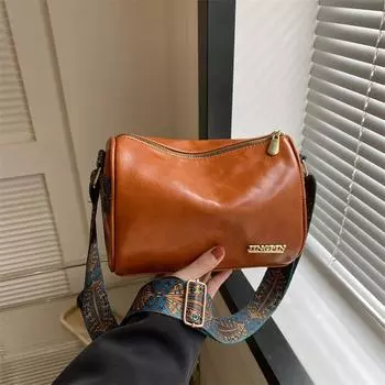 2024 Зимняя новая женская простая модная сумка через плечо, модная повседневная легкая сумка через плечо большой емкости чёрный