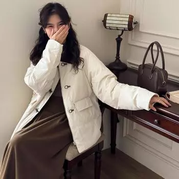 2024 Зимняя винтажная простая маленькая повседневная куртка с пряжкой в виде самолета, воротник-стойка, белая куртка на утином пуху для женщин average size 40kg-75kg