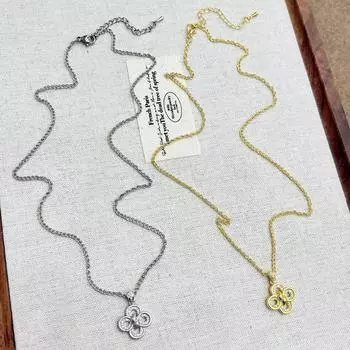 2024 Золотое ожерелье с двойной змеей и четырьмя листьями в виде цветка - Изысканный легкий роскошный дизайн N1452 золотой