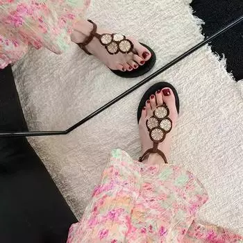 2024 Золотые цепочные сандалии с пряжкой Шлепанцы на плоской подошве с повседневным римским каблуком 2024 Летние сандалии с открытым носком на маленьком каблуке Повседневные сандалии для женщин 35 чёрный