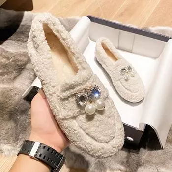 2025 autumn and winter wool shoes, lamb wool Doudou shoes, wear a pedal outside, thick-soled velvet large-size women s shoes, cotton shoes are comfort 34