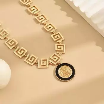 2025 Black Person Avatar Pendant Maze Necklace, niche trend, retro palace style имбирный