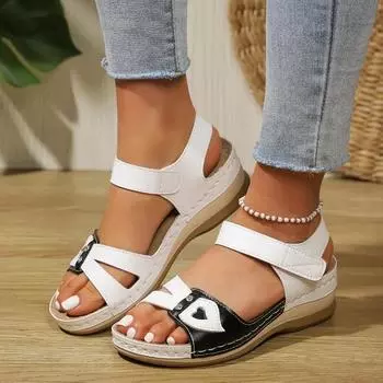 2025 Большие размеры Женская обувь Открытый носок Женские сандалии Повседневные сандалии для улицы Женские с круглым носком Разноцветные танкетки Заклепки Обувь для женщин 36