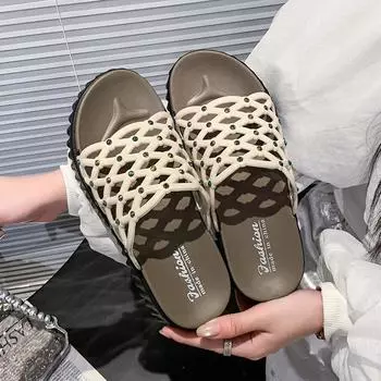 2025 европейская и американская пляжная обувь на плоской подошве весна-лето 2025 новые модные полые классные тапочки тапочки на толстой подошве женские 35