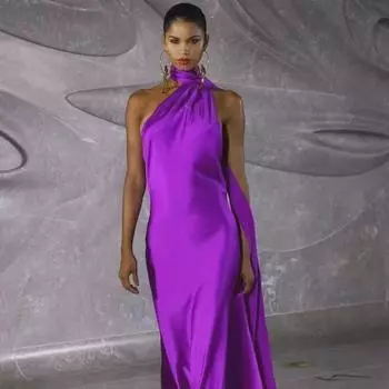 2025 г. Длинная однотонная юбка с высокой талией и халтер-воротом — весенне-летнее платье для поездок на работу и вечернее платье None