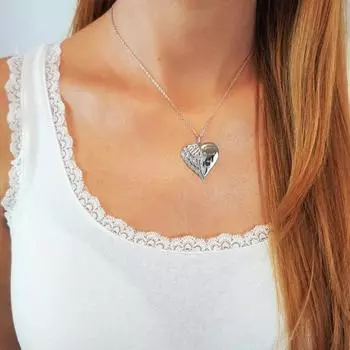 2025 Кулон «Частица моего сердца с крыльями» Европейско-американское ожерелье с гравировкой в виде крыльев ангела, ювелирное ожерелье для женщин