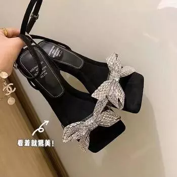 2025 летние босоножки на высоком каблуке корейская версия средний каблук бабочка прилив квадратная голова открытый носок слово с тонким каблуком классные тапочки женские la 35