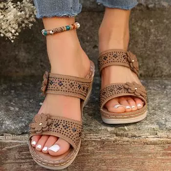 2025 летние новые босоножки с цветочным принтом большого размера 43-44 классные тапочки со стразами женские босоножки с наклонным каблуком односложные тапочки 36 светло-коричневого