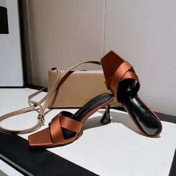 2025 летние новые квадратные босоножки с открытым носком на высоком каблуке, женские туфли на шпильках с перекрестными ремешками, коричневые атласные сексуальные туфли на высоком каблуке 35 коричневый