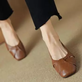 2025 летние новые сандалии-мешки женские летние туфли для пожилых людей из мягкой кожи с плоским дном на низком толстом каблуке 34