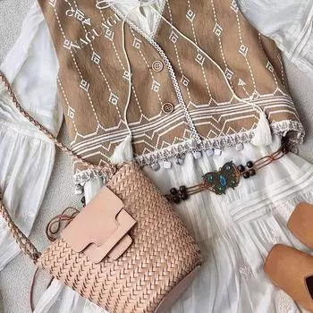 2025 New Arrival Niche Design Woven Bag Small Bucket Bag Mobile Phone Bag Crossbody Bag Women s Bag Stylish Trendy South Korea Apricot color