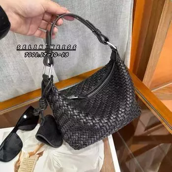 2025 New Fashion Hand-Woven Handbag Niche Design Shoulder Shoulder Small Bag Versatile Western Style Lunch Box Bag 7001 Star Black