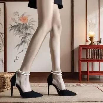 2025 new French black high heels female thick heel fairy style spring and autumn design sense niche temperament medium heel single shoes 34