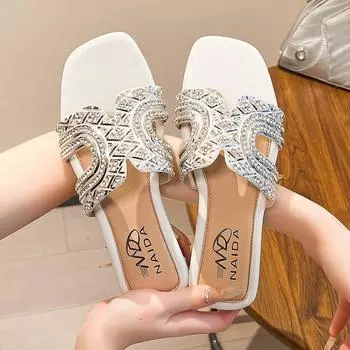 2025 new Internet celebrity rhinestone flat bottom drag women summer wear casual slippers low heel one word sandals large size beach shoes 36