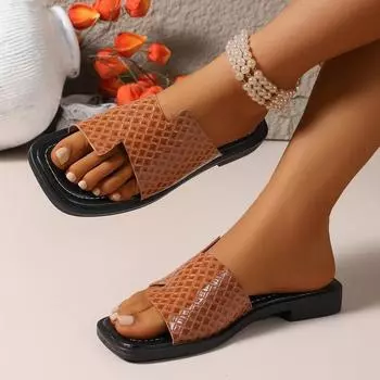2025 new open-toed wind large size solid color square head one-word fashion women s platform slippers 36 темно-коричневого