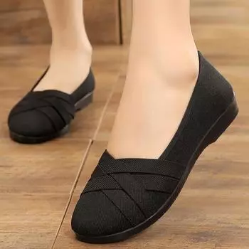 2025 new summer Lady Casual Comfortable Loafers Women Fashionable versatile Plus Size Lightweight Breathable Slip on Flat Shoes 35