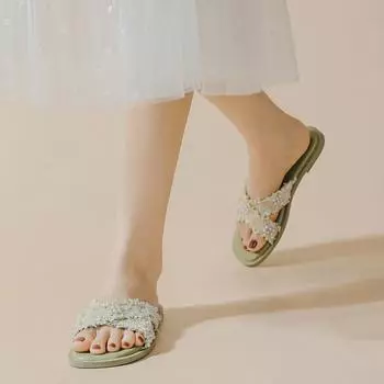 2025 new summer versatile small fragrant slippers outer wear women s fashion flat bottom travel beach sandals large size women s shoes 35