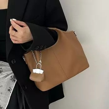 2025 Новая кожаная женская сумка-корзина Baotou Layer Cowhide для отдыха на цепочке с небольшой сумкой для мелочи 26x11x20CM чёрный