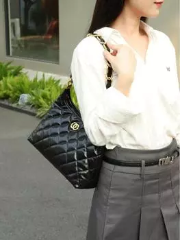 2025 Новая маленькая ароматная сумка-ведро из кожи в стиле ретро с масляным воском, высококачественная сумка-хобо для подмышек, сетчатая толстая цепная сумка 32x11x25cm чёрный