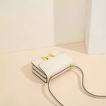 2025 Новая сумка из тофу Kangkang Bag H Buckle Shoulder Crossbody Bag Сумка для стюардессы Маленькая квадратная сумка Женская сумка