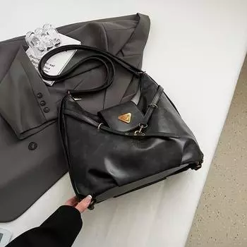 2025 Новая сумка-тоут для с большой вместимостью, универсальный дизайн, премиальный замок, на плечо, портативная, под мышкой 32*13*33 чёрный