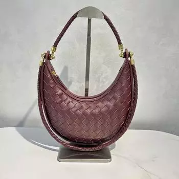 2025 Новая женская сумка из натуральной кожи, ручная работа, сумка подмышкой, универсальная сумка с полумесяцем и изгибом, одно плечо, диагональная перекрещивающаяся женская сумка-пельмень 24x6x27cm вино красного