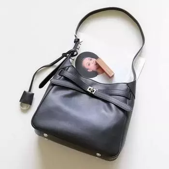 2025 Новая женская сумка из натуральной кожи с замком на голову, сумка-тоут в стиле ретро, сумка-ведро большой вместимости для поездок на работу через плечо 25x31x11CM серебряный/чёрный