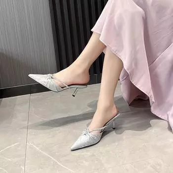 2025 новый китайский стиль атласный заостренный ремень дрель тонкий каблук заостренный мешок голова морщинистые полуперетягивание темперамент женские каблуки 34 серебряный