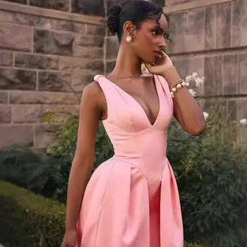 2025 осень V-образный вырез глянцевый поперечный разрез подтяжки темперамент элегантный средний платье XS