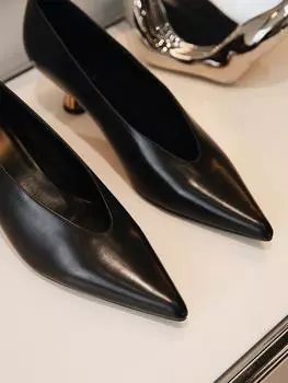 2025 ранняя весна новые модели, туфли-лодочки с острым носком и глубоким V-вырезом, на каблуке-рюмочке, одинарные туфли из лакированной кожи на низком каблуке, женская обувь 34