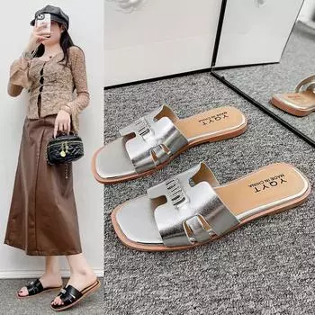 2025 slippers female new explosion of summer outside wear flat bottom one word leisure hundred with fashion beach sandals 35 серебряный