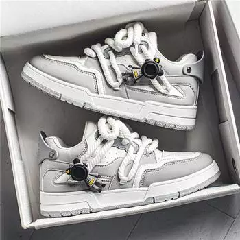 2025 spring and autumn new men s shoes Korean version of trend skateboard shoes men s casual board shoes student shoes astronaut pendant tide shoes 39 серый