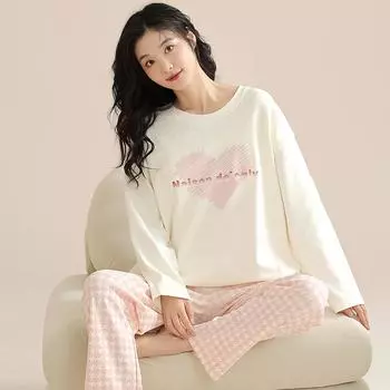 2025 spring and autumn pajamas set women s new round neck long-sleeved trousers Love print loose loungewear set with chest pads M