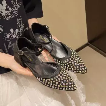 2025 spring new rubber bag head square heel middle heel one-word buckle mesh pointed, fashionable low-heeled sandals 35