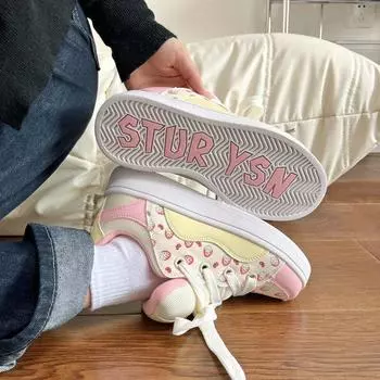 2025 весна новый студенческий универсальный дизайн клубники обувь для досок женские оригинальные нишевые модные трендовые повседневные туфли для хлеба 35