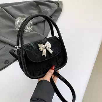 2025 зима новая французская индивидуальность тренд мода сумка под мышкой зарубежный стиль простая текстура плечевая кроссбоди сумка-седло чёрный