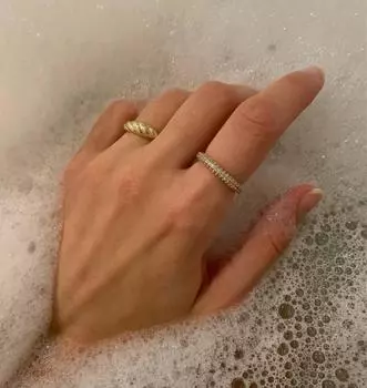 2025ins холодное новое модное универсальное кольцо из циркония изысканное универсальное кольцо из титановой стали с покрытием из золота 18 карат для женщин No. 6 золотой