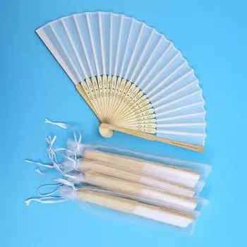 20/70 шт. персонализированный гравированный белый складной элегантный шелковый веер с подарочным пакетом свадебные сувениры with Personalized