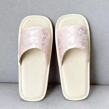 224 женские тапочки летние новые стильные сандалии с плоским носком квадратный носок открытый носок вышитые повседневные легкие нескользящие тапочки 35