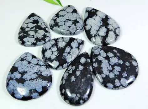 243 карата. НАТУРАЛЬНЫЙ ОБСИДИАН СНЕЖИНКА ДИЗАЙНЕРСКИЙ КАБОШОН ДРАГОЦЕННЫЙ КАМЕНЬ РОССЫПЬЮ 7 ШТ. ЛОТ RQ-449