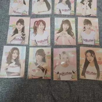 24 карточки чирлидеров Rakuten Girls Taiwan, партия из 12 штук