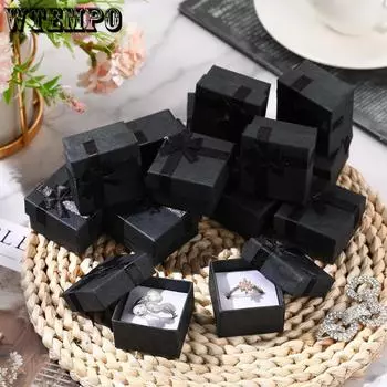 24 шт. Черная подарочная коробка для колец с бантом из ленты, жесткие картонные шкатулки для украшений, квадратные подарочные футляры с губкой внутри для сережек, колец, ожерелий, подарочная коробка для украшений 24pcs чёрный