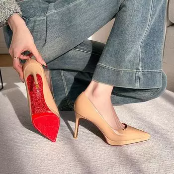 24D16 waterproof table high heels women s large size high-end black not tired feet thin heels pointed Huizhou single shoes 32